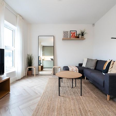 לונדון The Battersea Place - Charming 4Bdr Flat מראה חיצוני תמונה