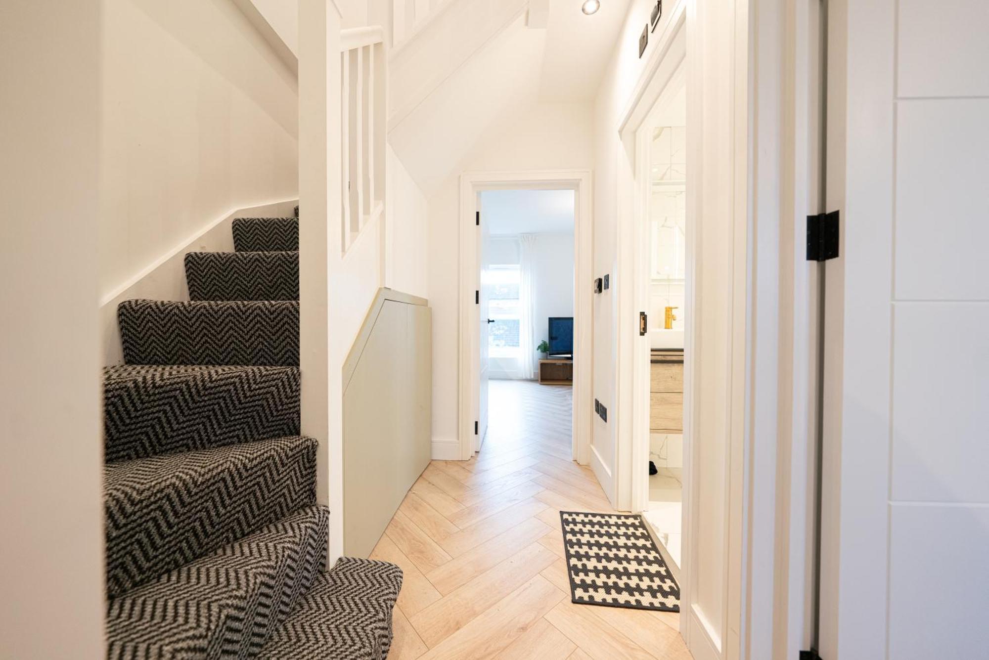 לונדון The Battersea Place - Charming 4Bdr Flat מראה חיצוני תמונה